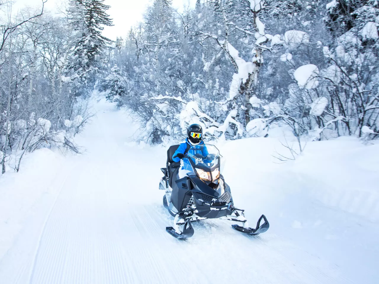 雪上摩托車